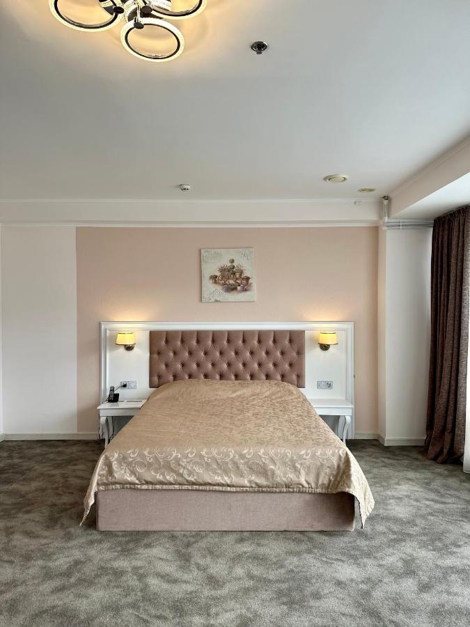 Mark Plaza Hotel Mykolaïv Esterno foto