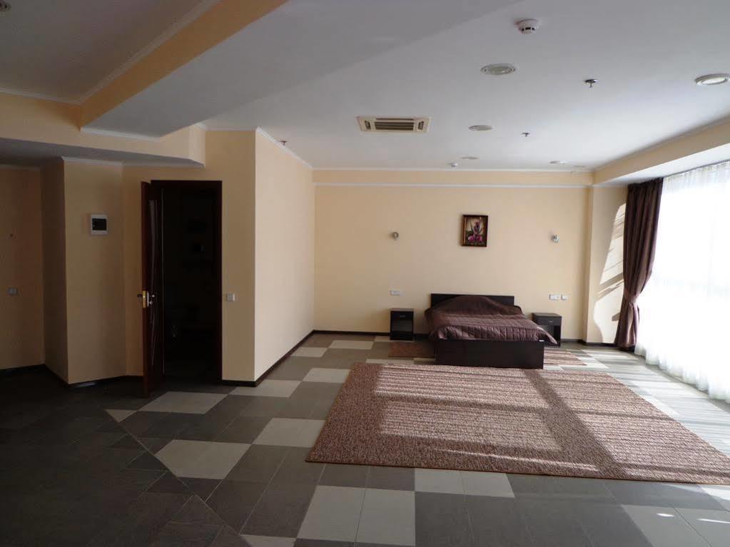 Mark Plaza Hotel Mykolaïv Esterno foto