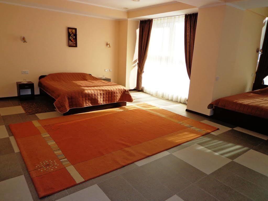 Mark Plaza Hotel Mykolaïv Esterno foto