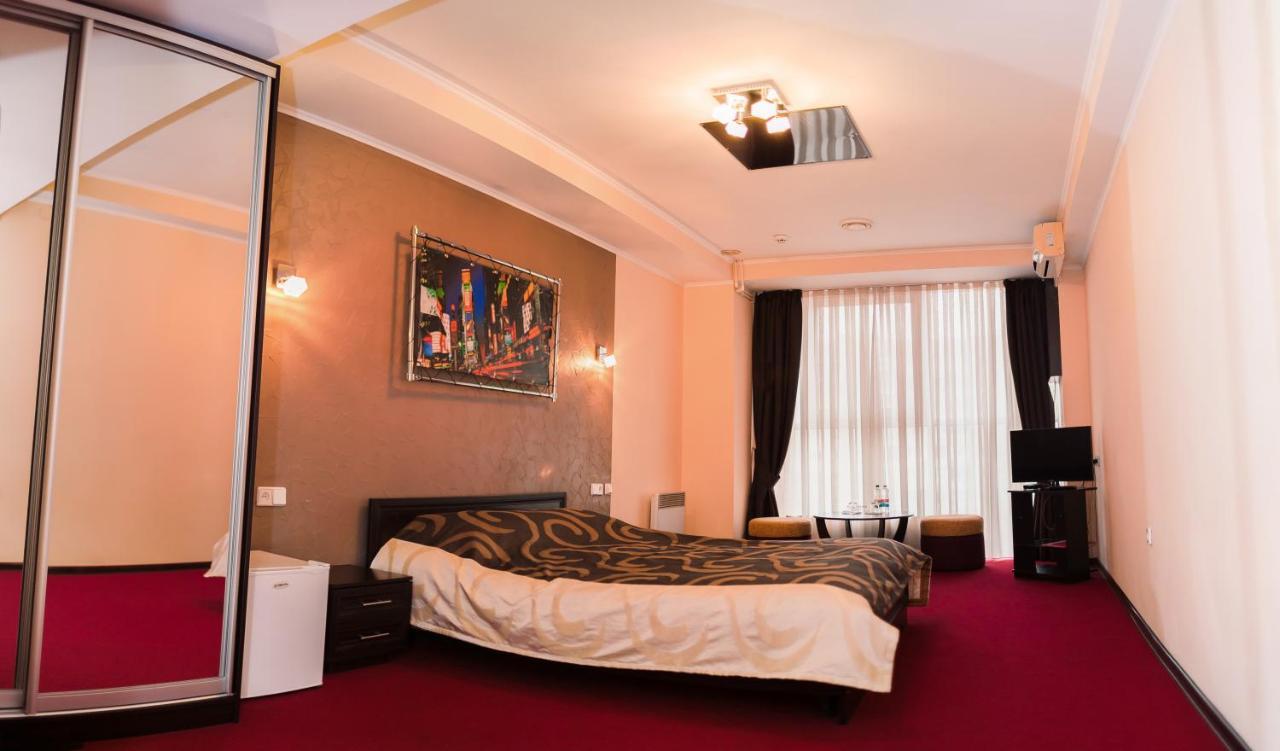 Mark Plaza Hotel Mykolaïv Esterno foto