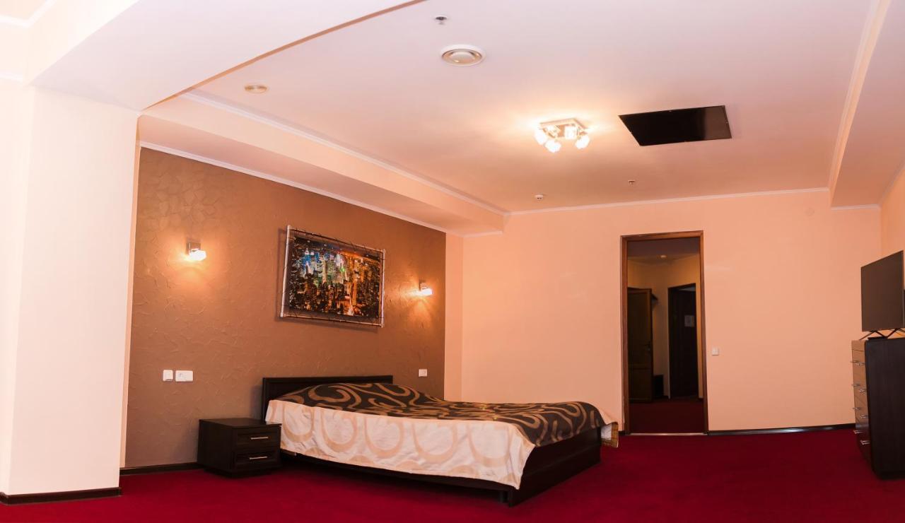 Mark Plaza Hotel Mykolaïv Esterno foto